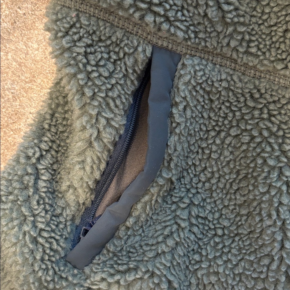 LLBean fleece vest , L - Picture 4 of 5